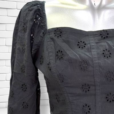 **HOY** Blusa cropped HOLLISTER color Negro Talla M