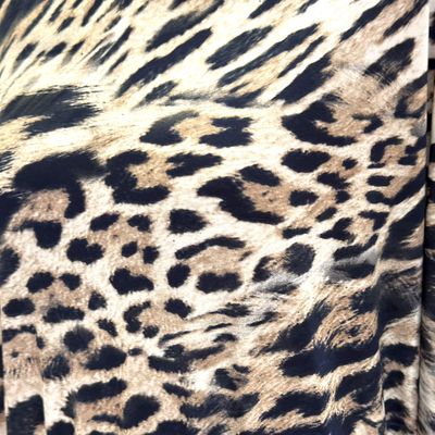 **HOY** Vestido de manga corta KIM&amp;CO. color Animal print Talla M (grande)