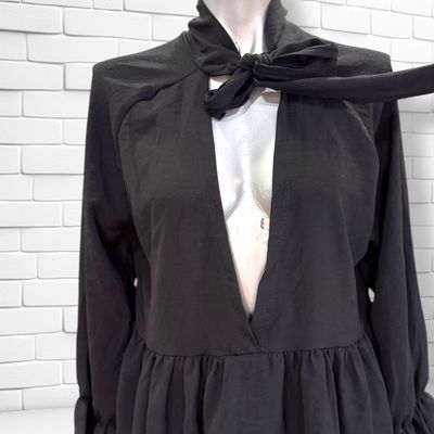 **HOY** Blusa con lazada al cuello  color Negro Talla ÚNICA GRANDE