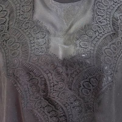 **HOY** Blusa sin mangas con encaje GUESS color Negro Talla S