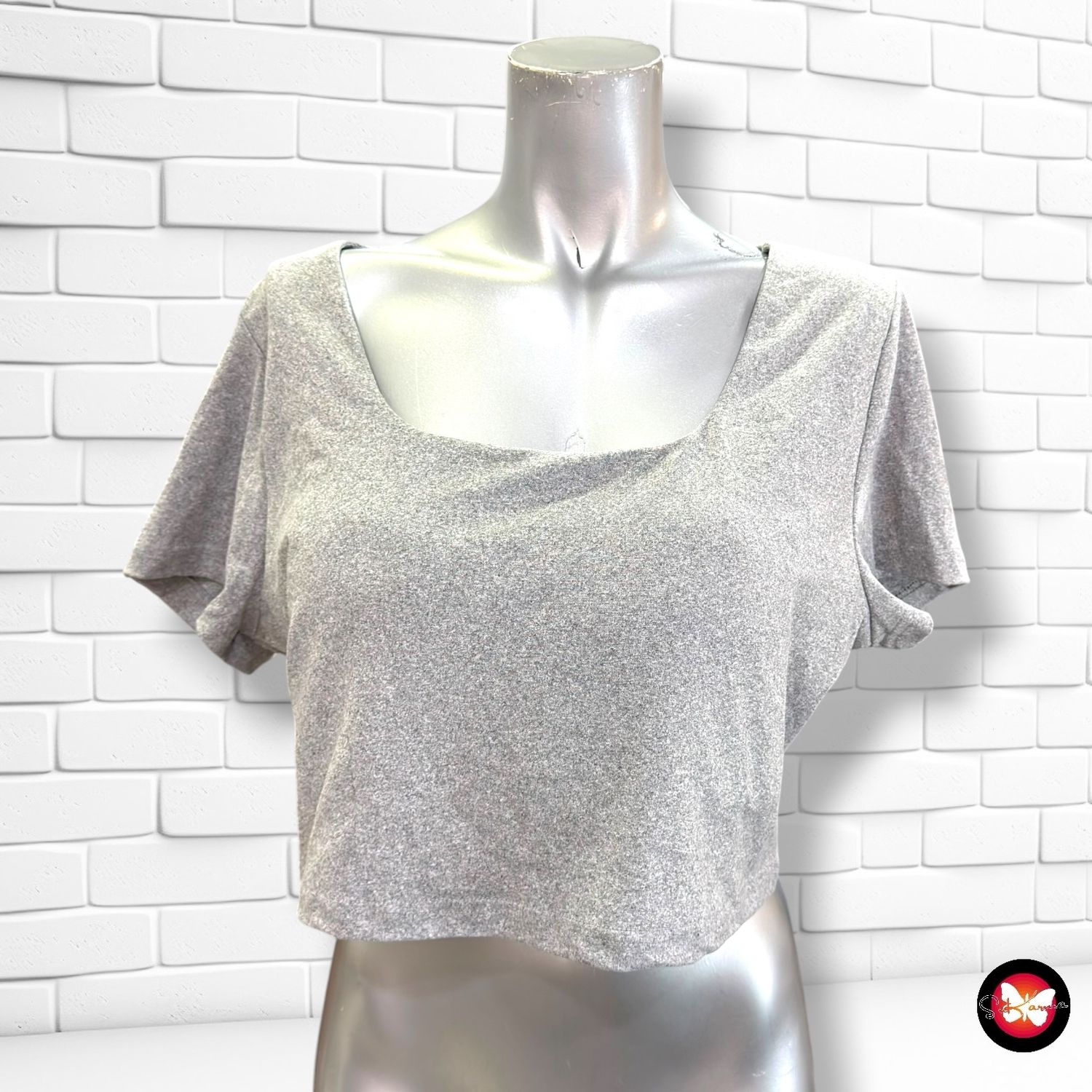 Camiseta deportiva cropped  color Gris Talla XL