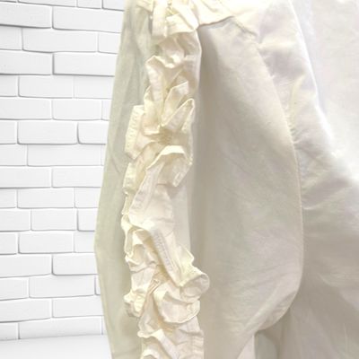 **HOY** Blusa con volantitos TIFFOSI color Blanco Talla S