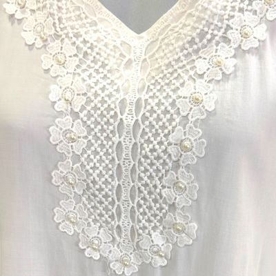 **HOY** Blusa sin mangas con encaje y perlitas  color Blanco Talla XL