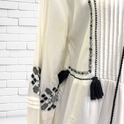 **HOY** Blusa MANGO color Blanco y negro Talla S (grande)