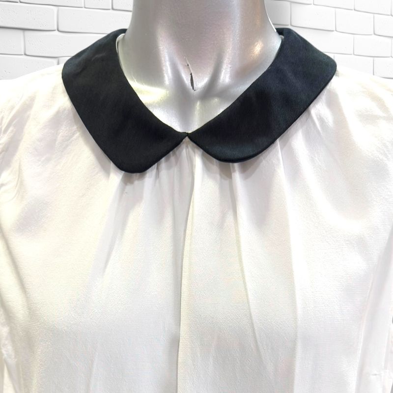 Blusa con cuello babero STRADIVARIUS color Blanco y negro Talla L