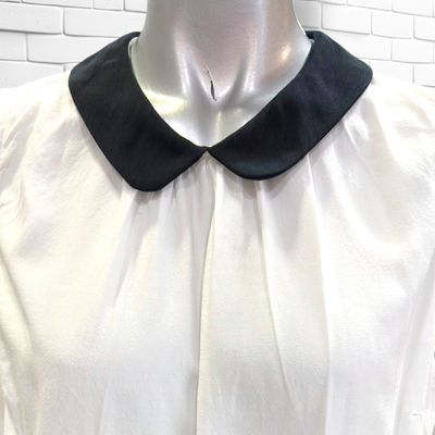 **HOY** Blusa con cuello babero STRADIVARIUS color Blanco y negro Talla L