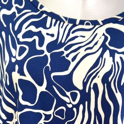 **HOY** Blusa de media manga  color Azul y blanco Talla L (grande)