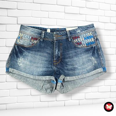 **HOY** Short con bordados PULL&amp;BEAR color Azul vaquero Talla 38