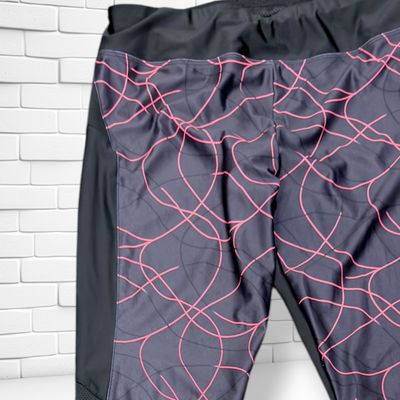 **HOY** Mallas deportivas DOMYOS color Negro y coral Talla 12-13 AÑOS