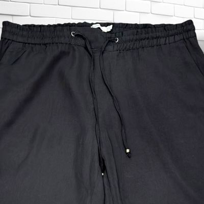**HOY** Pantalón sueltito STRADIVARIUS color Negro Talla XL