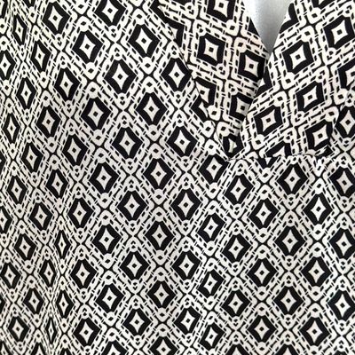 **HOY** Blusa de manga corta H&M color Blanco y negro Talla 44