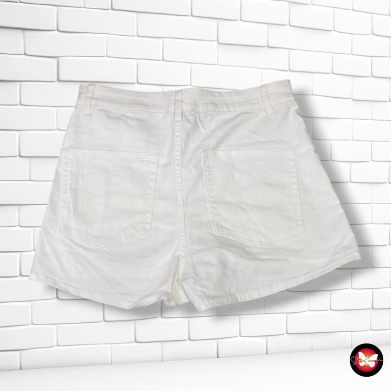 Short DIVIDED color Blanco Talla 38 (pequeña)