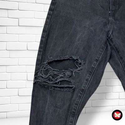 **HOY** Pantalón HIGH WAISTED MOM JEAN LEVI’S color Negro vaquero Talla S/M (W27)