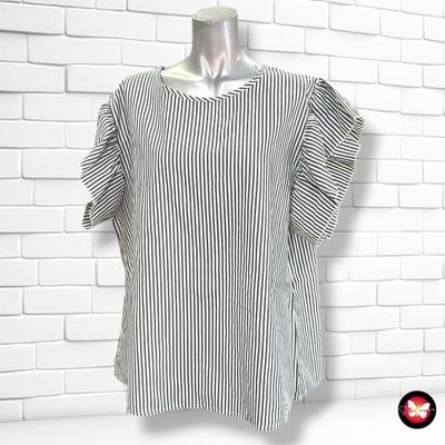 **HOY** Blusa de mangas de volante SHEIN CURVE color Negro y blanco Talla 2XL