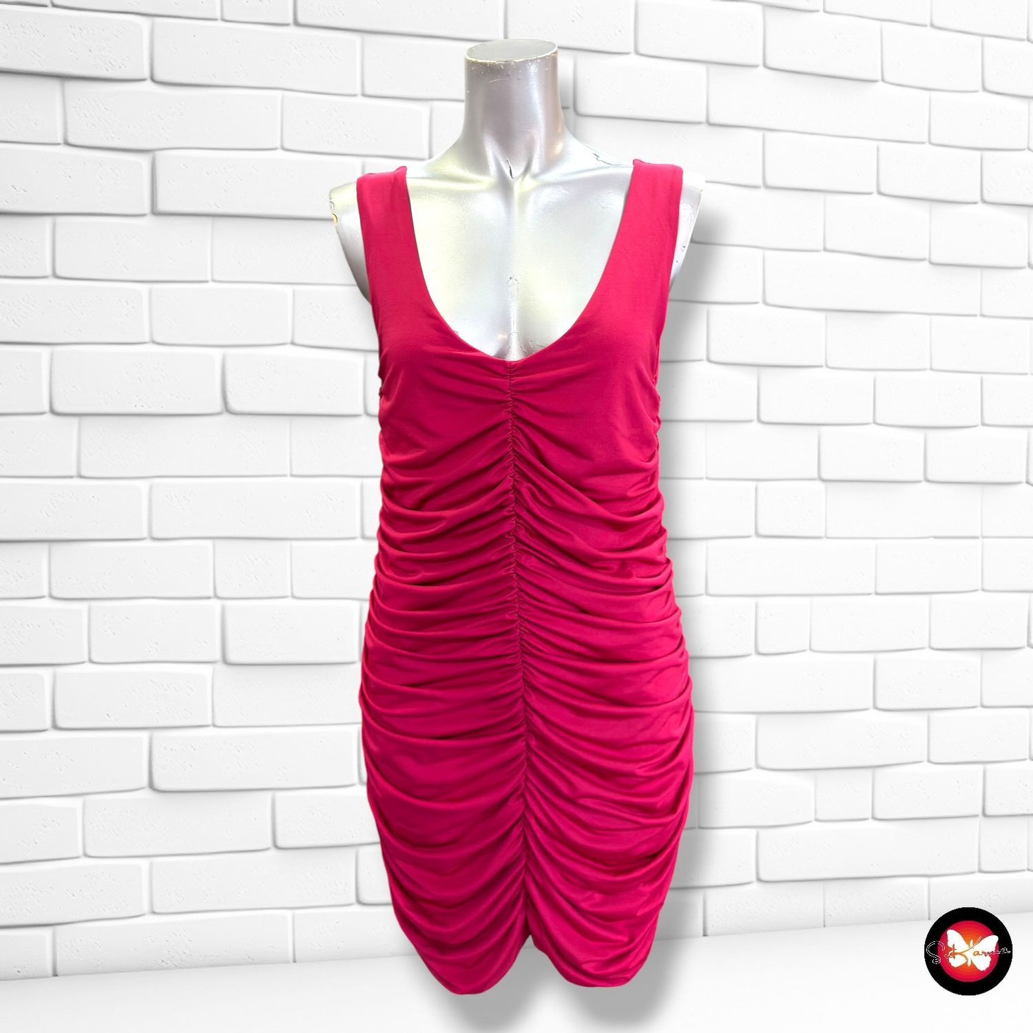 **HOY** Vestido con drapeados  color Fresa Talla L