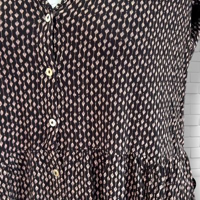 **HOY** Vestido de manga corta H&amp;M color Negro y taupe Talla S