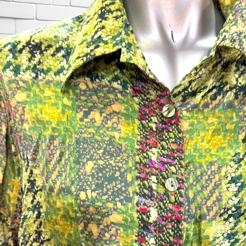 **HOY** Camisa de seda  color Verde y varios Talla L/XL