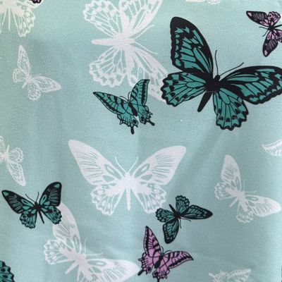 **HOY** Blusa estampado marisposas color Menta y varios Talla 46/48