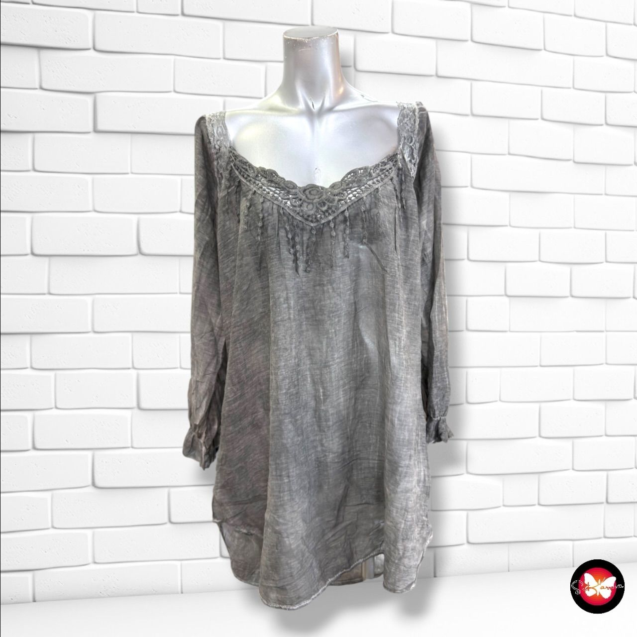 **HOY** Blusa de manga larga con encaje  color Gris Talla ÚNICA GRANDE