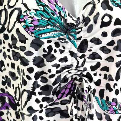 **HOY** Blusa de manga corta estampada color Negro, blanco y violeta Talla 3XL