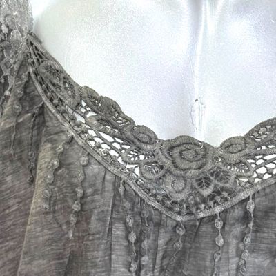 **HOY** Blusa de manga larga con encaje color Gris Talla ÚNICA GRANDE