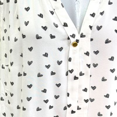 **HOY** Blusa sin mangas estampado corazones VERO MODA color Blanco y negro Talla M