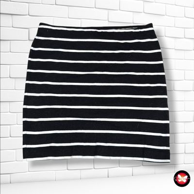 **HOY** Falda de rayitas AMISU color Negro y blanco Talla 34