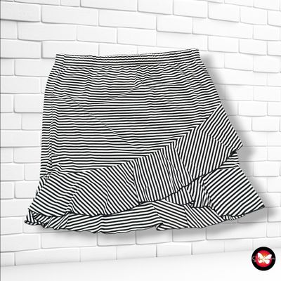 **HOY** Falda de rayitas JANINA color Negro y blanco Talla 46
