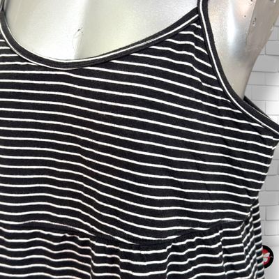 **HOY** Vestido de rayitas color Negro y blanco Talla XL