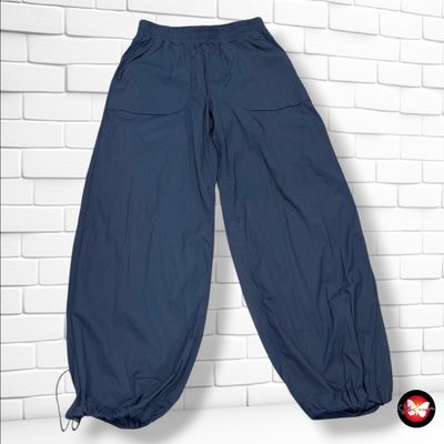 **HOY** Pantalón deportivo cortavientos color Azul marino Talla S