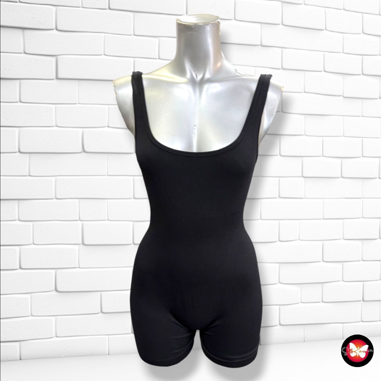 **HOY** Mono deportivo  color Negro Talla M