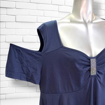 **HOY** Camiseta de manga corta y hombros descubiertos SHEIN CURVE color Azul marino Talla 2XL