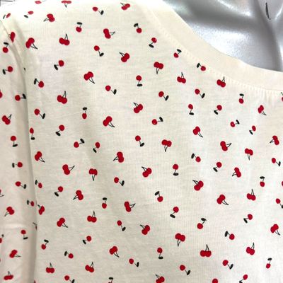 **HOY** Camiseta de manga corta “cerezas” KIABI color Crema y rojo Talla 50/52