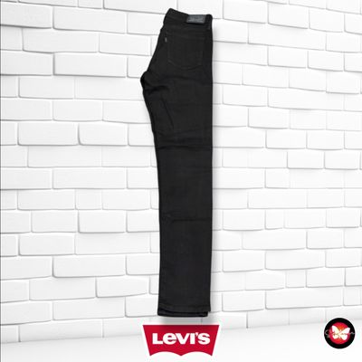 **HOY** Pantalón 311 SHAPING SKINNY LEVI’S color Negro Talla M (W28)