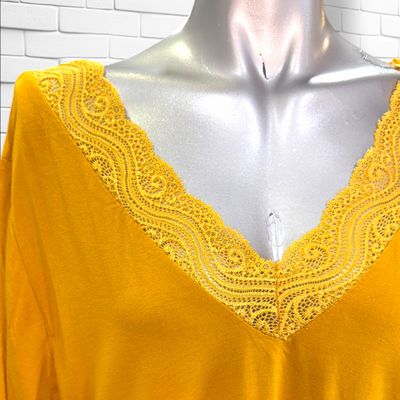 **HOY** Camiseta de manga larga con encaje color Mostaza Talla ÚNICA GRANDE