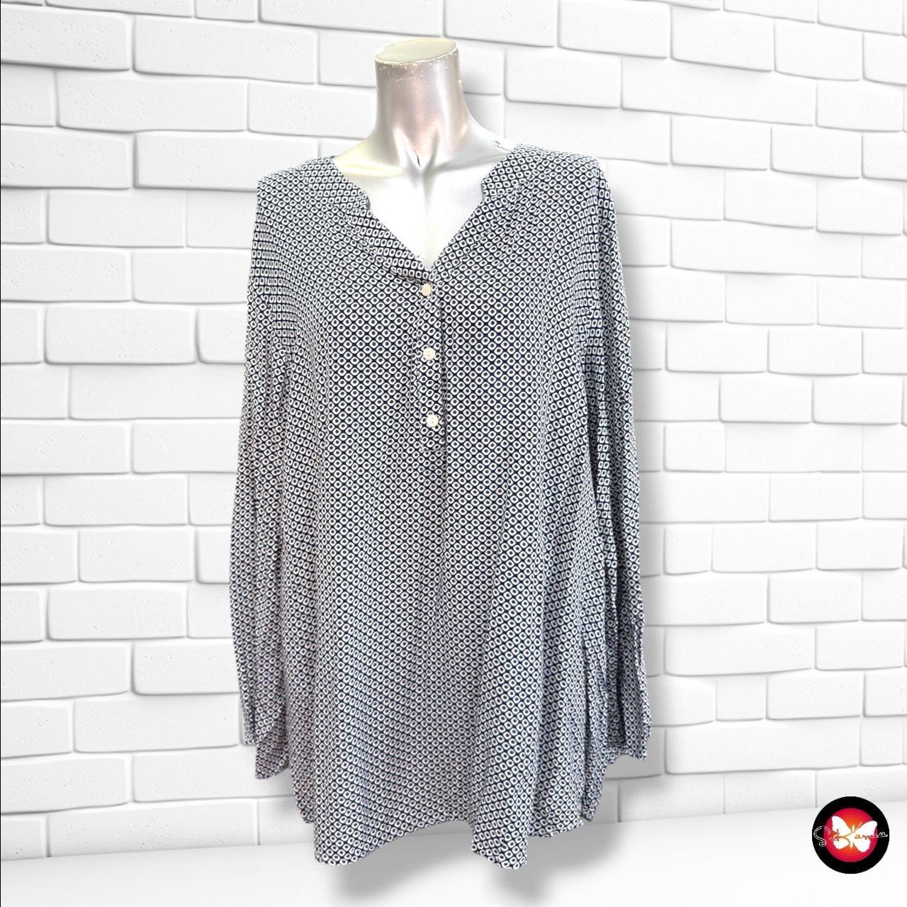 **HOY** Blusa de manga larga  color Azul marino y blanco Talla ÚNICA GRANDE