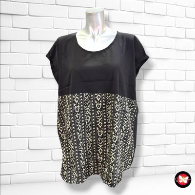 **HOY** Blusa de manga corta  color Negro y crema Talla 48
