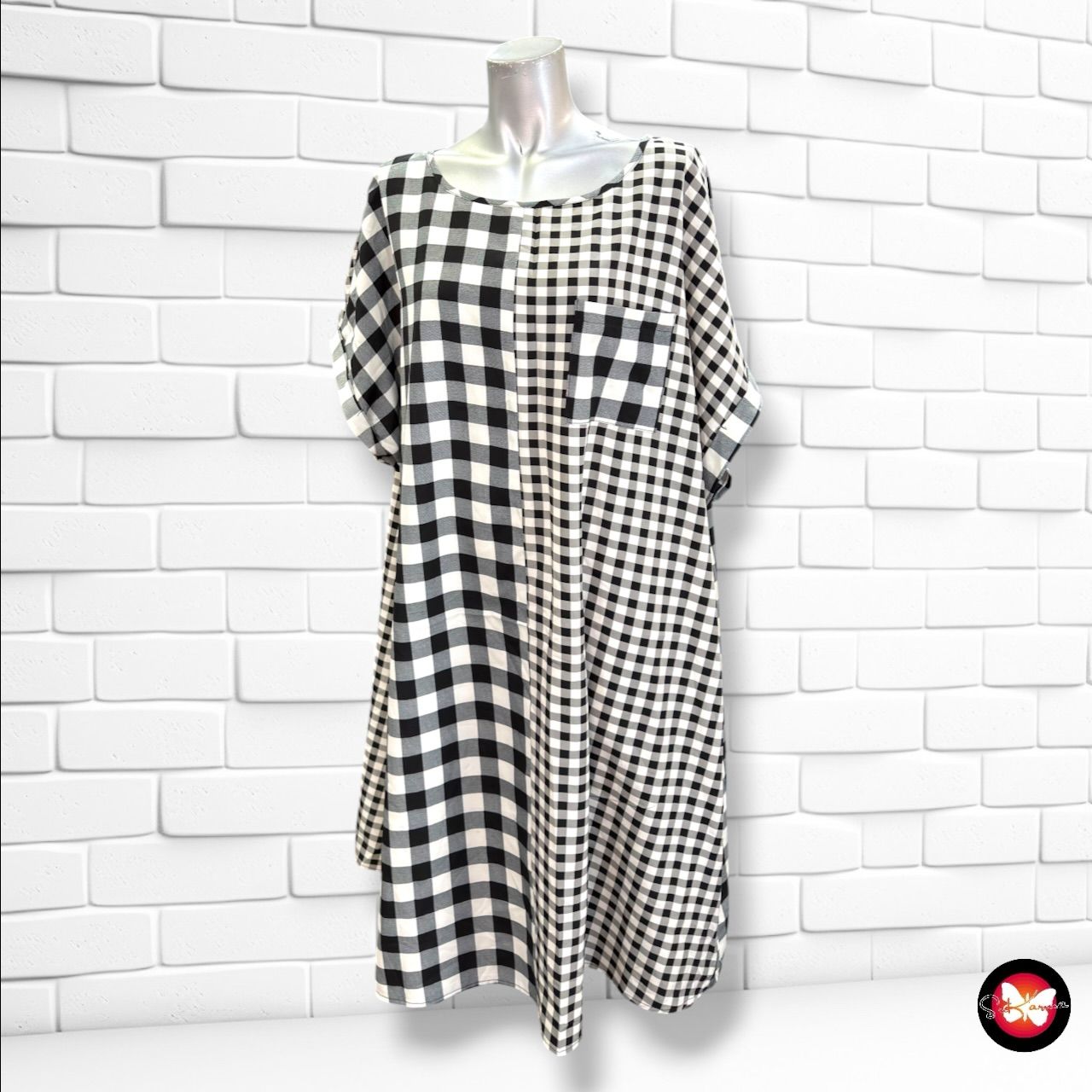 **HOY** Vestido de cuadros SHEIN CURVE color Negro y crema Talla 3XL