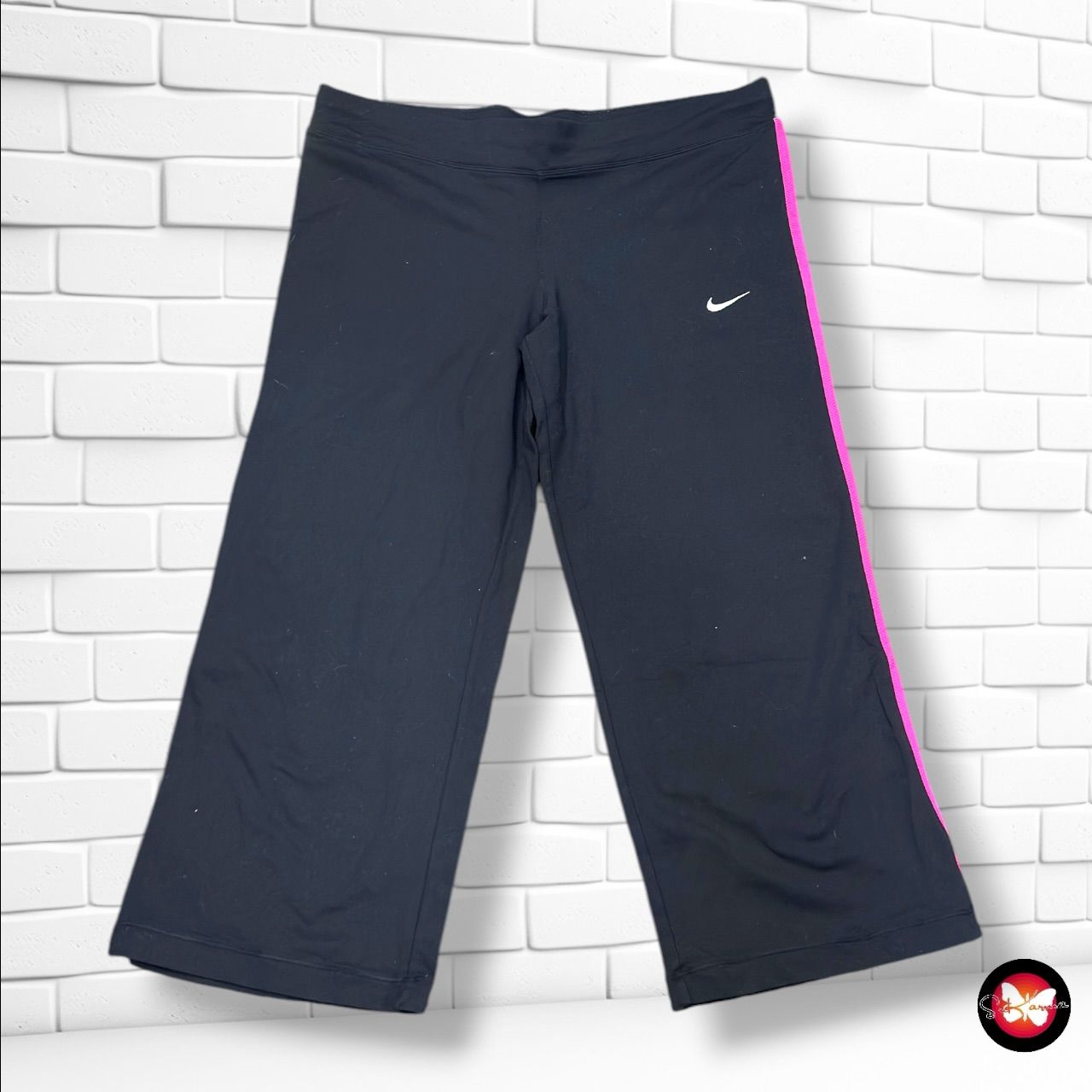 **HOY** Mallas deportivas piratas NIKE color Negro y fucsia Talla L