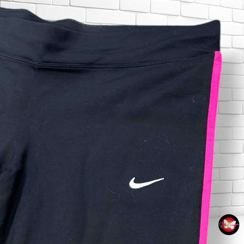**HOY** Mallas deportivas piratas NIKE color Negro y fucsia Talla L