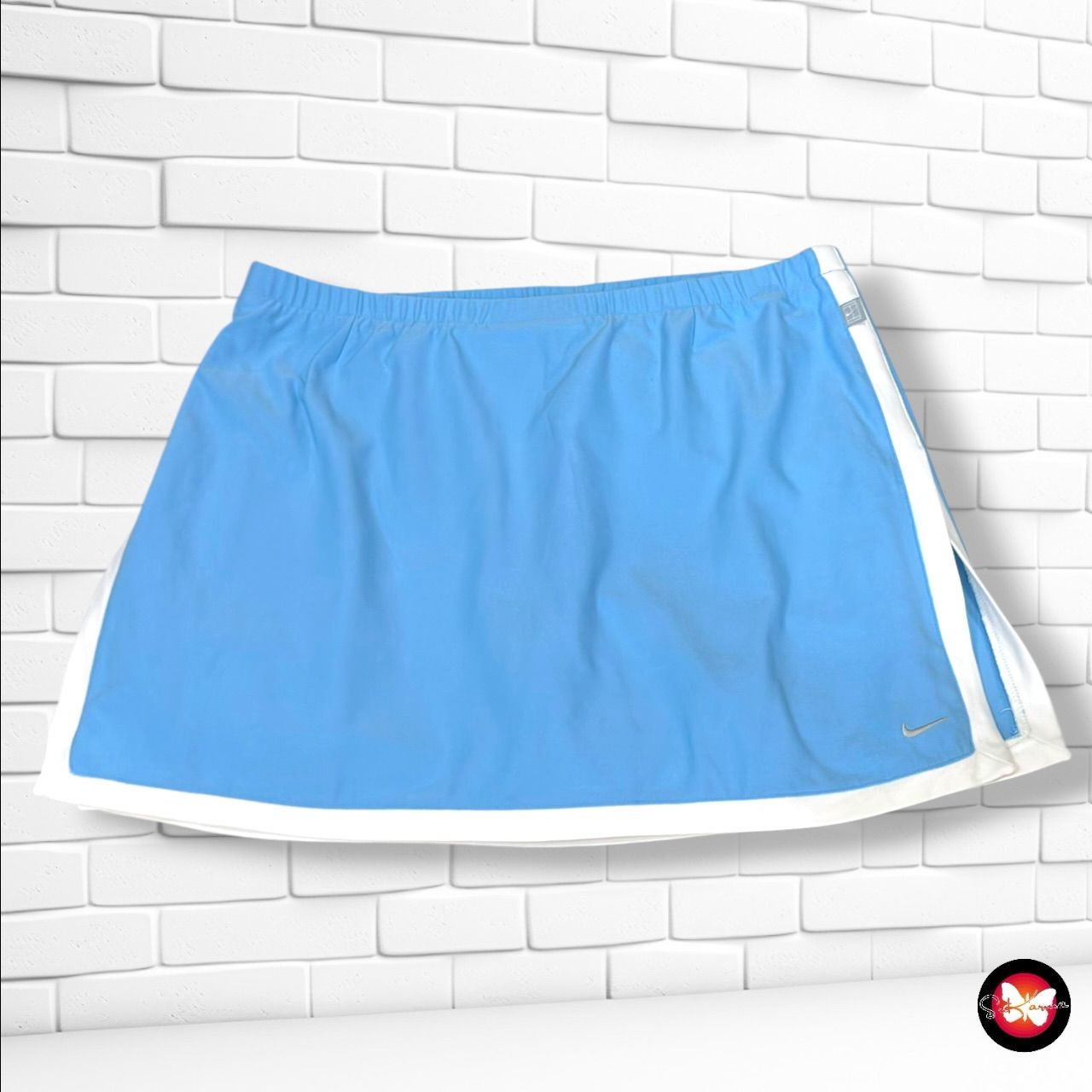 **HOY** Falda deportiva con mallitas NIKE color Celeste y blanco Talla S