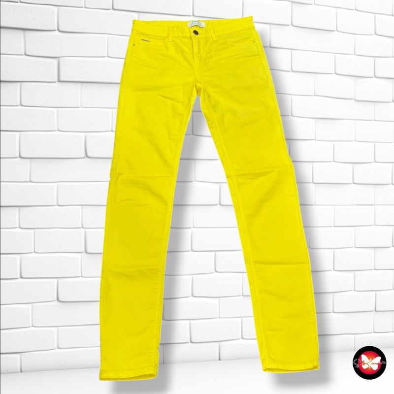 **HOY** Pantalón vaquero STRADIVARIUS color Amarillo Talla 38