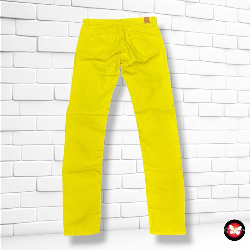 **HOY** Pantalón vaquero STRADIVARIUS color Amarillo Talla 38