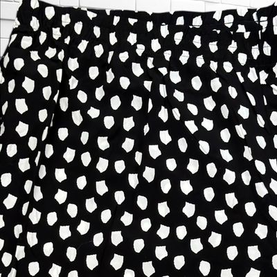 **HOY** Pantalón sueltito C&amp;A color Negro y blanco Talla 58/50