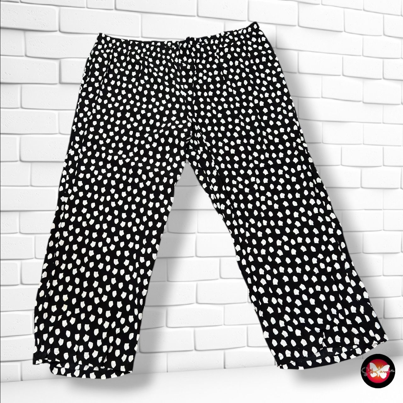 **HOY** Pantalón sueltito C&amp;A color Negro y blanco Talla 58/50