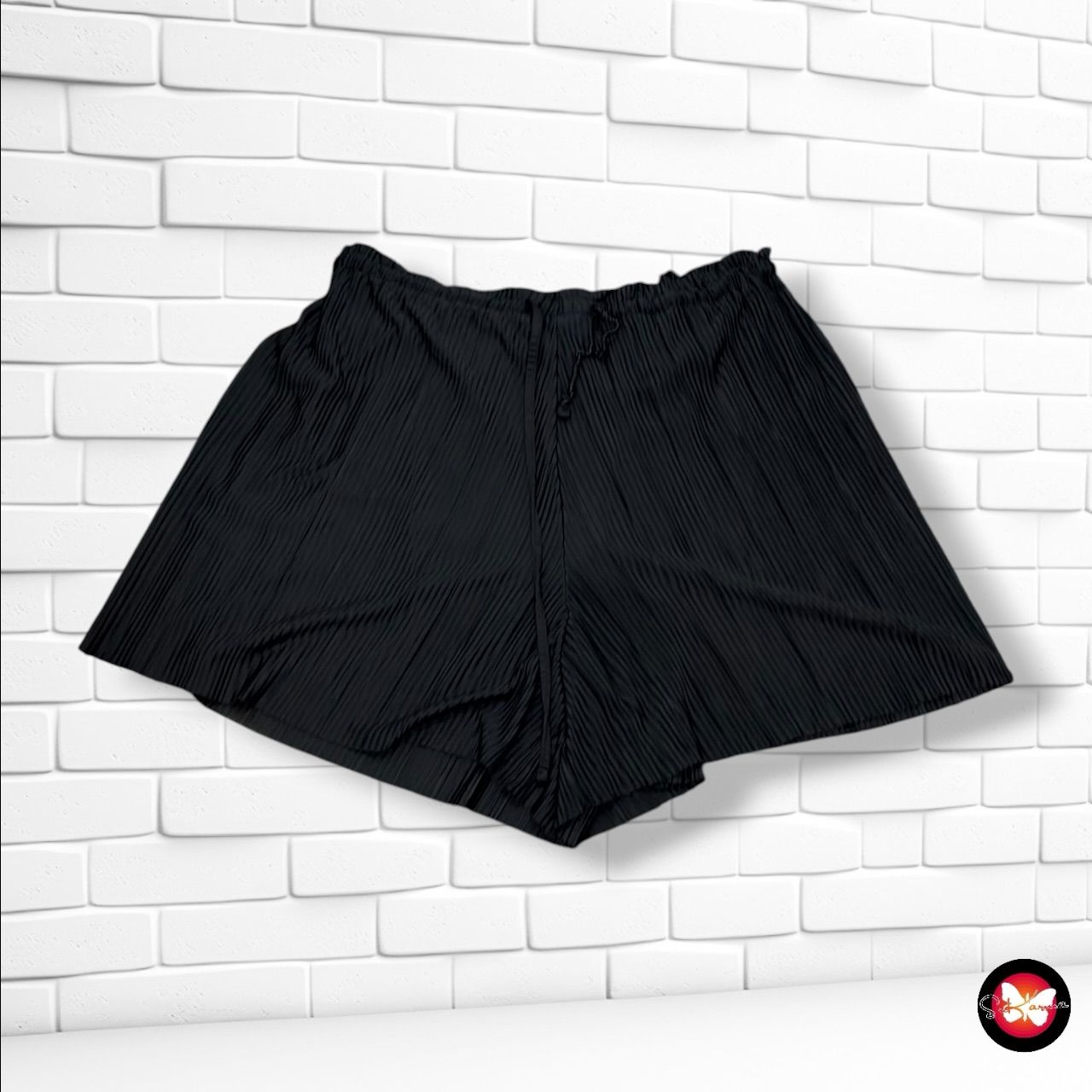 **HOY** Short plisado AMISU color Negro Talla 40