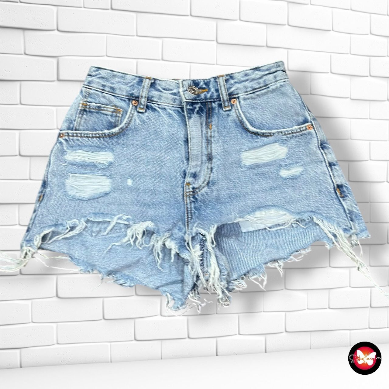 **HOY** Short BERSHKA color Azul vaquero Talla 32