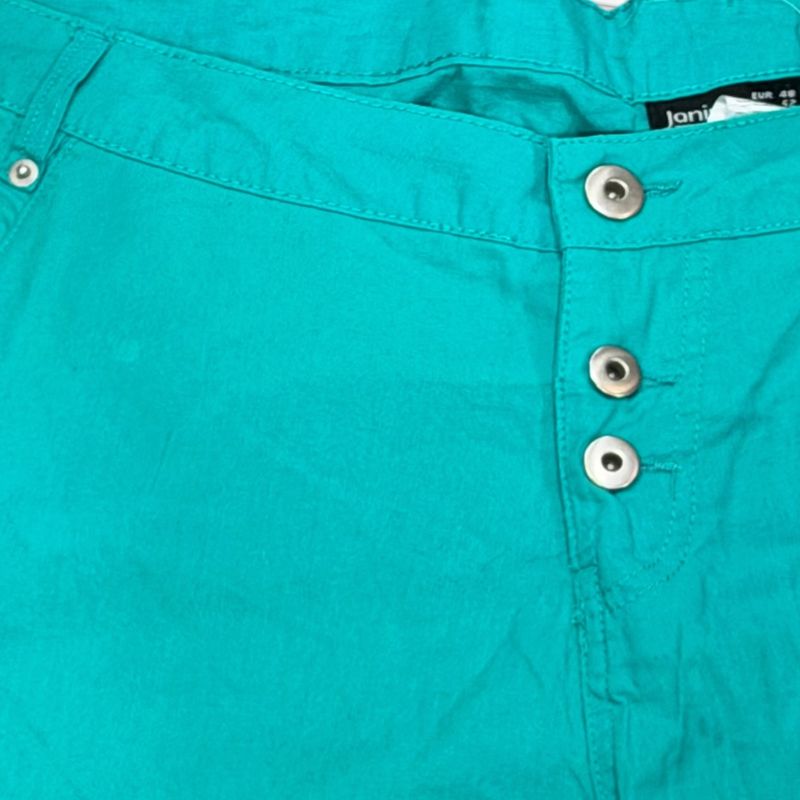Short JANINA color Verde Talla 48 (grande)