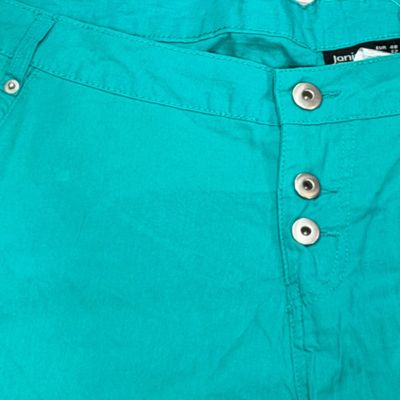 **HOY** Short JANINA color Verde Talla 48 (grande)