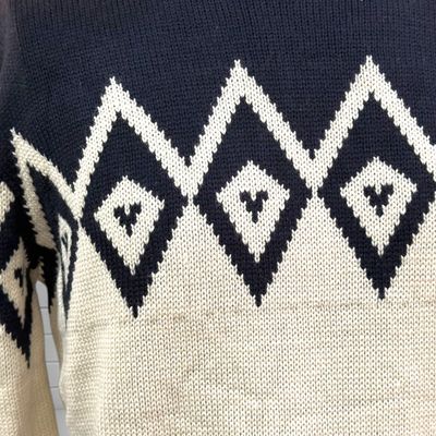 **HOY** Jersey F&amp;K color Azul marino y crema Talla Hombre XL (pequeña)